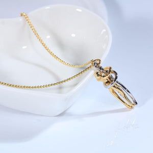 Collier d'Embrassement en Style Amour