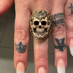 Bague tête de mort en bois de cerf à armure florale polonaise vintage