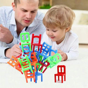 Jeu d'équilibrage de tour d'empilement de chaises