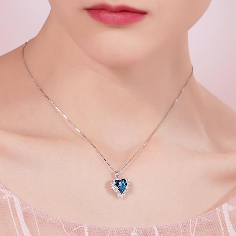 Boucle d'Oreille et Collier en forme de Coeur